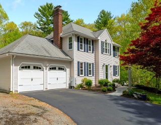 25 Wood Dr, Mendon, Massachusetts, 4 Bedrooms Bedrooms, 12 Rooms Rooms,3.5 BathroomsBathrooms,Residential,For Sale,Wood Dr,73371054
