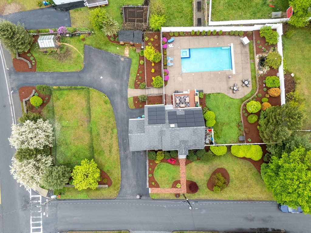 2 Winmere Ave, Burlington, Massachusetts, 5 Bedrooms Bedrooms, 10 Rooms Rooms,2 BathroomsBathrooms,Residential,For Sale,Winmere Ave,73371053