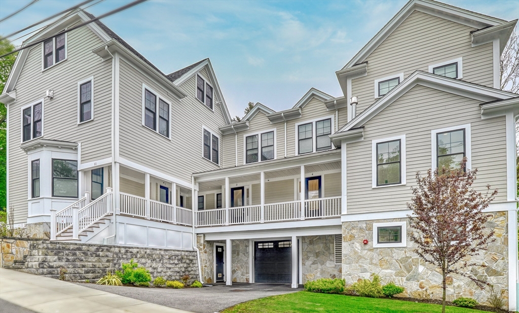 11 Conway St Unit 3, Boston, Massachusetts, 3 Bedrooms Bedrooms, 6 Rooms Rooms,2.5 BathroomsBathrooms,Residential,For Sale,Conway St Unit 3,73371072