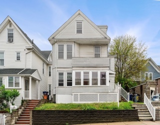 15 Saunders St, Boston, Massachusetts, 7 Bedrooms Bedrooms, 12 Rooms Rooms,2 BathroomsBathrooms,Residential Income,For Sale,Saunders St,73371129