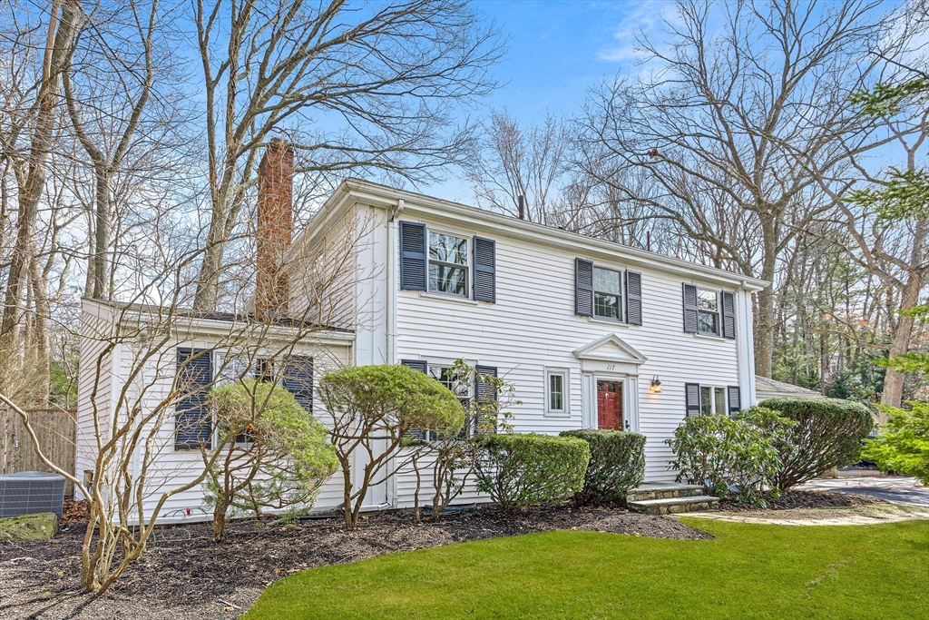 117 Elmwood Rd, Wellesley, Massachusetts, 4 Bedrooms Bedrooms, 8 Rooms Rooms,2.5 BathroomsBathrooms,Residential,For Sale,Elmwood Rd,73371164