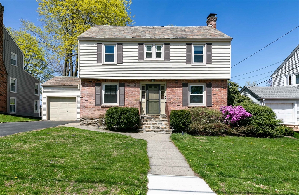 6 Zenith Dr, Worcester, Massachusetts, 4 Bedrooms Bedrooms, 7 Rooms Rooms,1.5 BathroomsBathrooms,Residential,For Sale,Zenith Dr,73371163