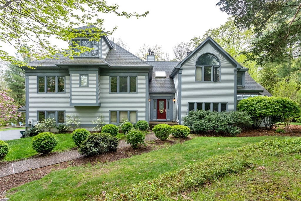 45 Strawberry Lane, Canton, Massachusetts, 5 Bedrooms Bedrooms, 11 Rooms Rooms,4 BathroomsBathrooms,Residential,For Sale,Strawberry Lane,73371168