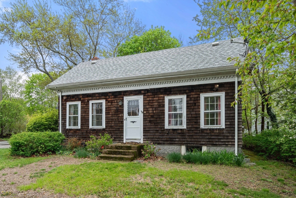 177 Main St, Rockport, Massachusetts, 4 Bedrooms Bedrooms, 8 Rooms Rooms,1.5 BathroomsBathrooms,Residential,For Sale,Main St,73371223