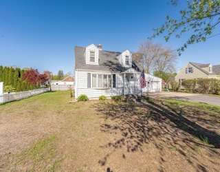 94 Norris St, Agawam, Massachusetts, 4 Bedrooms Bedrooms, 7 Rooms Rooms,1 BathroomBathrooms,Residential,For Sale,Norris St,73371075