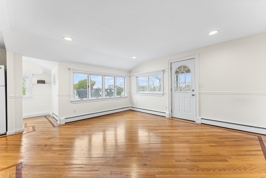 54 Lexington Ave, Gloucester, Massachusetts, 2 Rooms Rooms,1 BathroomBathrooms,Residential,For Sale,Lexington Ave,73371228