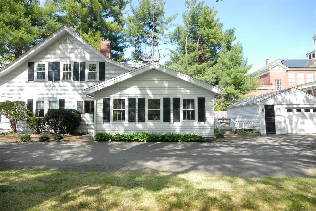 59 Sudbury Road, Concord, Massachusetts, 3 Bedrooms Bedrooms, 6 Rooms Rooms,2 BathroomsBathrooms,Residential,For Sale,Sudbury Road,73371231