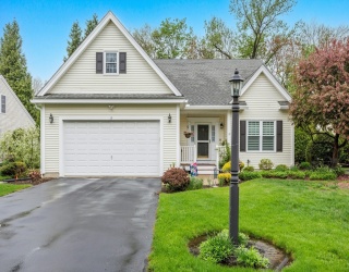 19 Wildwood Drive, Southborough, Massachusetts, 2 Bedrooms Bedrooms, 8 Rooms Rooms,2.5 BathroomsBathrooms,Residential,For Sale,Wildwood Drive,73371239