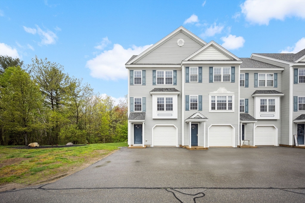 32 Bandon Circle, Westford, California, 2 Bedrooms Bedrooms, 5 Rooms Rooms,1.5 BathroomsBathrooms,Residential,For Sale,Bandon Circle,73371291
