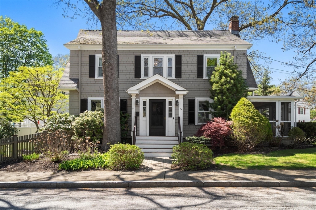 5 Ionia St, Newton, Massachusetts, 3 Bedrooms Bedrooms, 6 Rooms Rooms,1.5 BathroomsBathrooms,Residential,For Sale,Ionia St,73371040