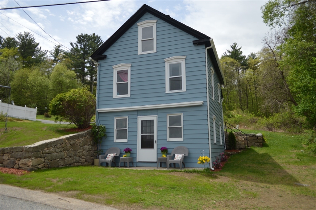 8 Mumford Rd, Sutton, Massachusetts, 3 Bedrooms Bedrooms, 6 Rooms Rooms,1 BathroomBathrooms,Residential,For Sale,Mumford Rd,73371266