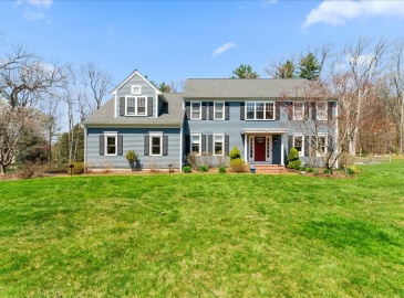 4 Edson Road, Natick, Massachusetts, 4 Bedrooms Bedrooms, 9 Rooms Rooms,3.5 BathroomsBathrooms,Residential Lease,For Rent,Edson Road,73371386
