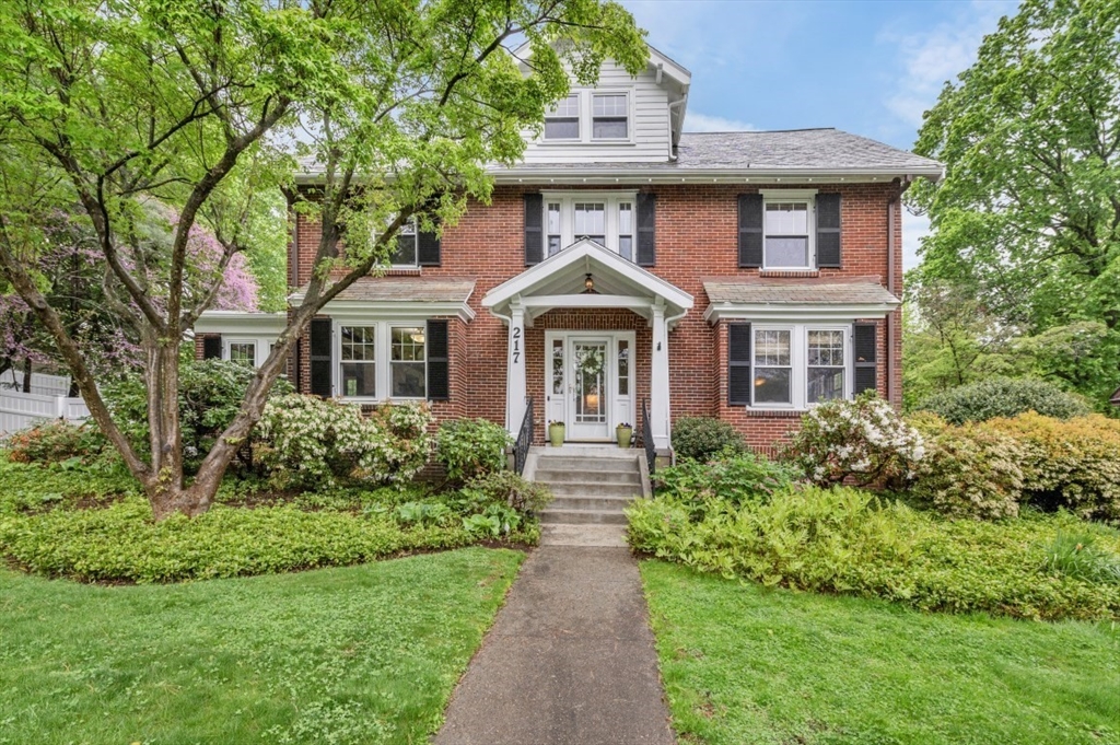 217 Plymouth Rd, Newton, Massachusetts, 5 Bedrooms Bedrooms, 10 Rooms Rooms,4.5 BathroomsBathrooms,Residential,For Sale,Plymouth Rd,73371225