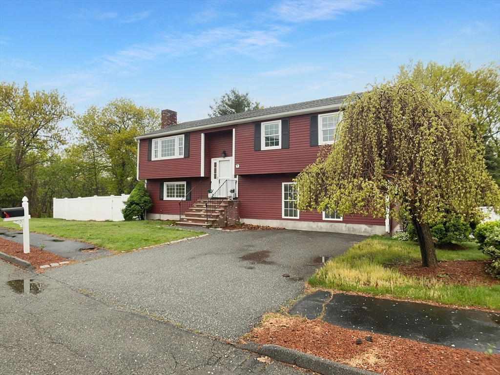 7 Nirvana Dr, Saugus, Massachusetts, 4 Bedrooms Bedrooms, 6 Rooms Rooms,2 BathroomsBathrooms,Residential,For Sale,Nirvana Dr,73371423