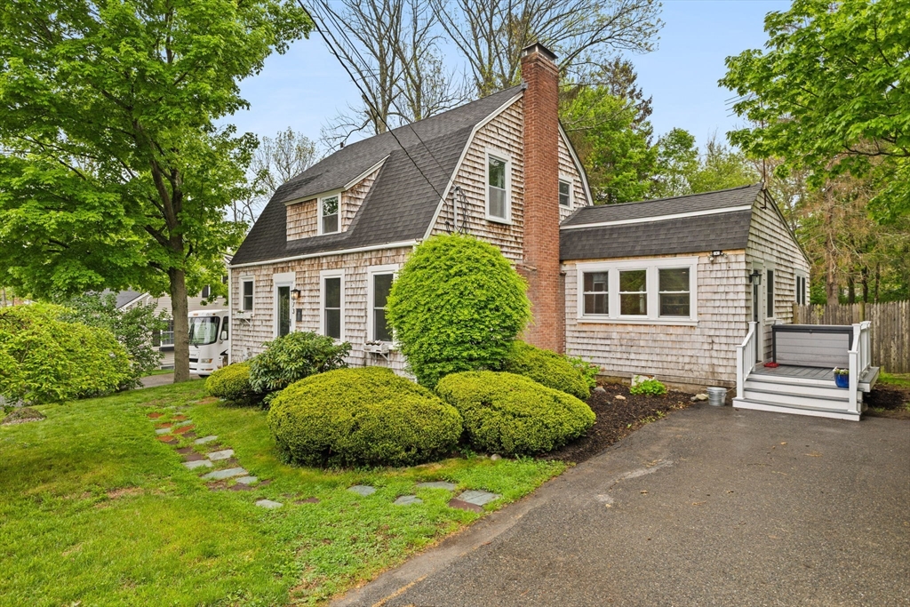 973 Plymouth St, Bridgewater, Massachusetts, 4 Bedrooms Bedrooms, 8 Rooms Rooms,1 BathroomBathrooms,Residential,For Sale,Plymouth St,73371290