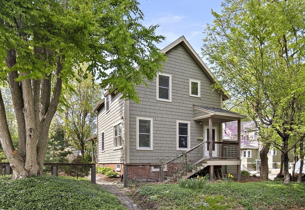 76 Henderson St, Arlington, Massachusetts, 3 Bedrooms Bedrooms, 7 Rooms Rooms,1.5 BathroomsBathrooms,Residential,For Sale,Henderson St,73371103