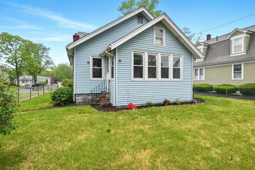 26 Dwight Rd, Springfield, Massachusetts, 3 Bedrooms Bedrooms, 7 Rooms Rooms,1.5 BathroomsBathrooms,Residential,For Sale,Dwight Rd,73371464