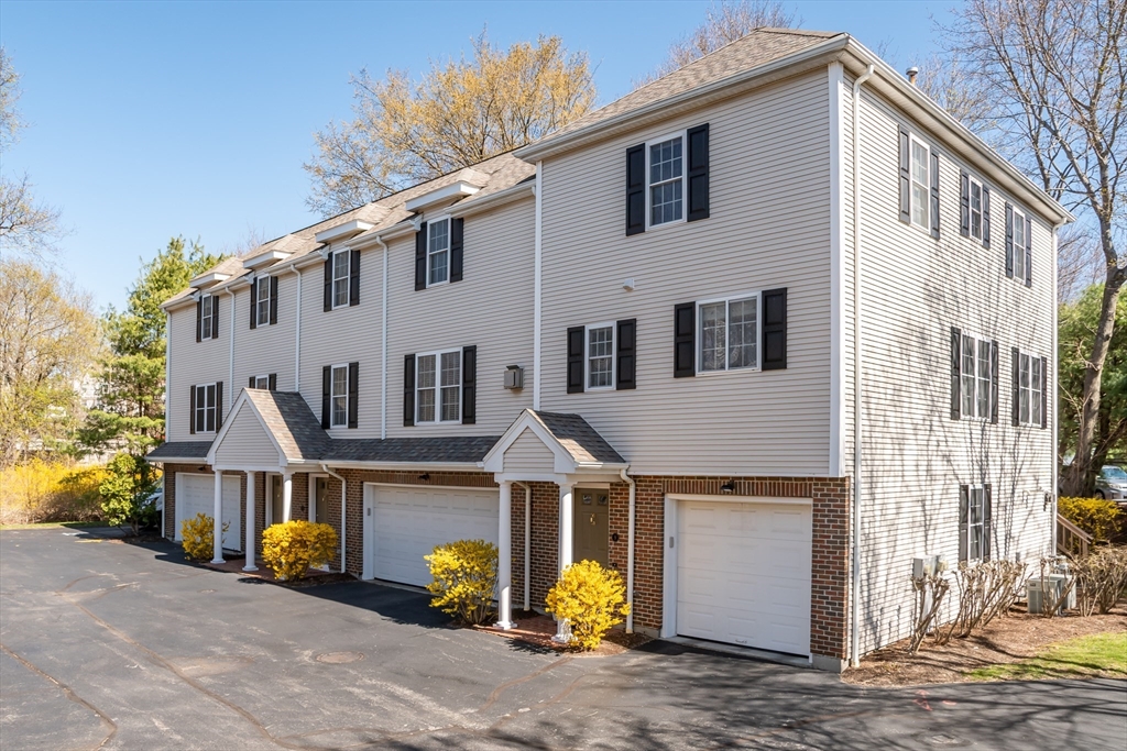 110 E Central St, Natick, Massachusetts, 2 Bedrooms Bedrooms, 5 Rooms Rooms,1.5 BathroomsBathrooms,Residential,For Sale,E Central St,73371468