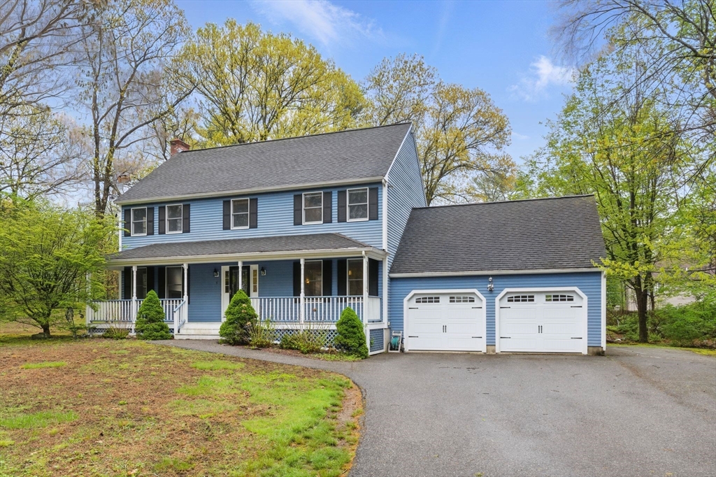 5 Walnut Ln, Middleton, Massachusetts, 4 Bedrooms Bedrooms, 7 Rooms Rooms,2.5 BathroomsBathrooms,Residential,For Sale,Walnut Ln,73371087