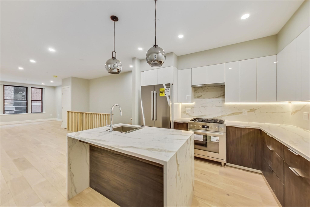 14 N Bennet St, Boston, Massachusetts, 2 Bedrooms Bedrooms, 5 Rooms Rooms,2.5 BathroomsBathrooms,Residential,For Sale,N Bennet St,73371472
