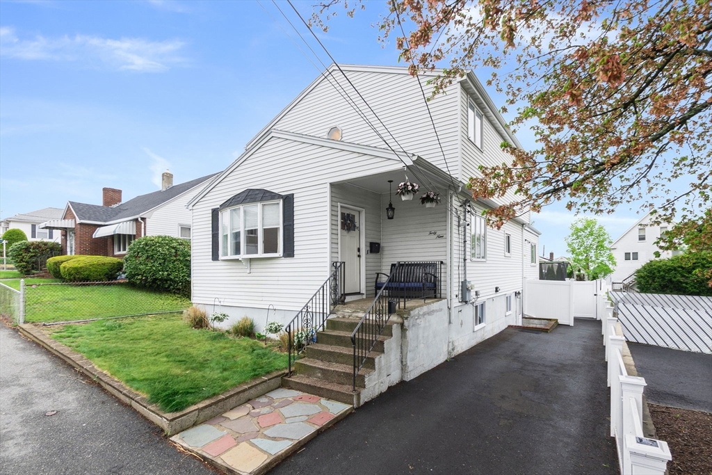 49 Kilburn, Revere, Massachusetts, 4 Bedrooms Bedrooms, 11 Rooms Rooms,3 BathroomsBathrooms,Residential Income,For Sale,Kilburn,73371354