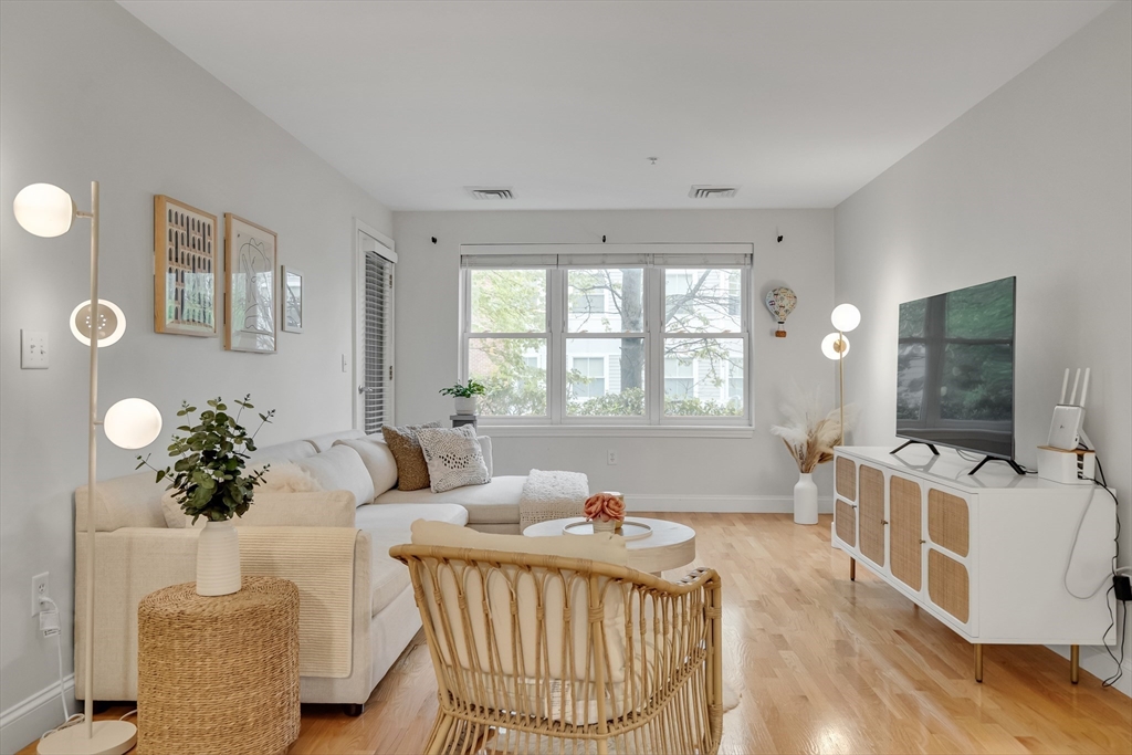318 Rindge Ave, Cambridge, Massachusetts, 2 Bedrooms Bedrooms, 5 Rooms Rooms,2 BathroomsBathrooms,Residential,For Sale,Rindge Ave,73371542