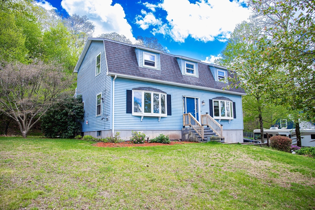 504 Pleasant St, Southbridge, Massachusetts, 3 Bedrooms Bedrooms, 9 Rooms Rooms,2.5 BathroomsBathrooms,Residential,For Sale,Pleasant St,73371513