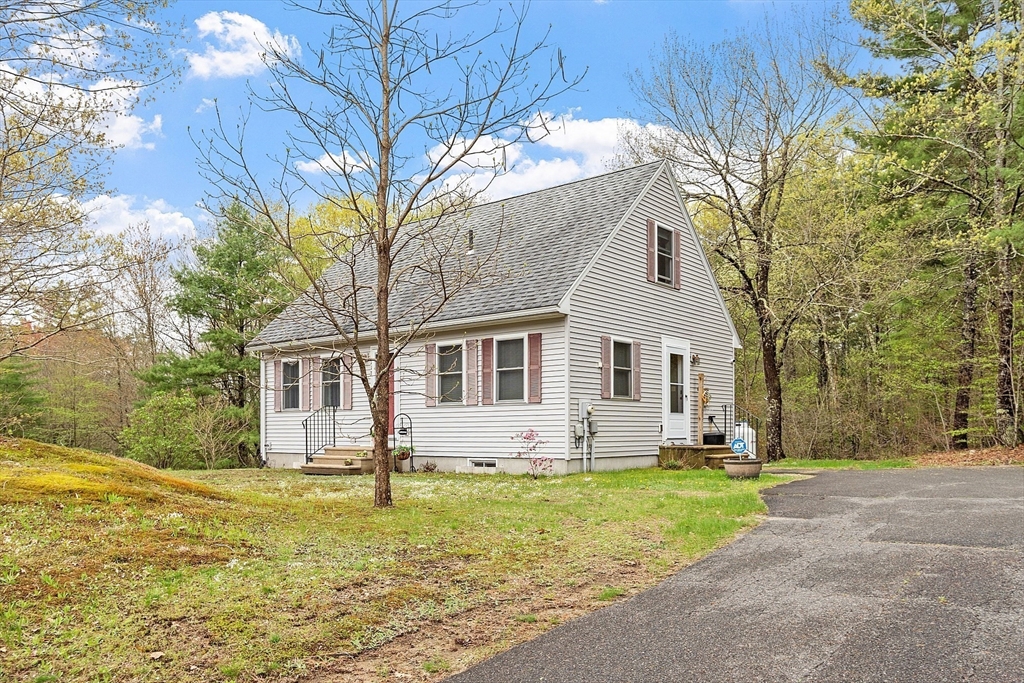 113 Drew Blvd, Orange, Massachusetts, 3 Bedrooms Bedrooms, 5 Rooms Rooms,1.5 BathroomsBathrooms,Residential,For Sale,Drew Blvd,73371556