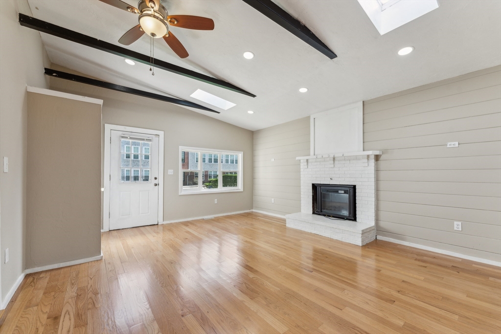 194 Plain St, Rockland, Massachusetts, 3 Bedrooms Bedrooms, 5 Rooms Rooms,1.5 BathroomsBathrooms,Residential,For Sale,Plain St,73371557