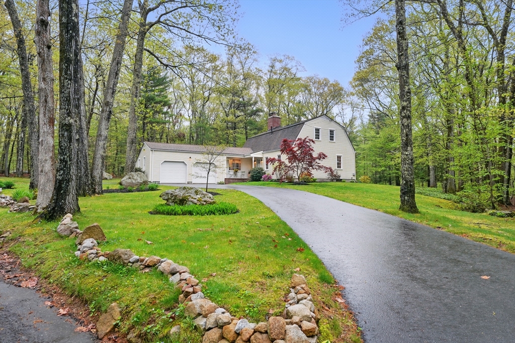 272 Bennett Rd, Hampden, Massachusetts, 4 Bedrooms Bedrooms, 8 Rooms Rooms,2 BathroomsBathrooms,Residential,For Sale,Bennett Rd,73371568