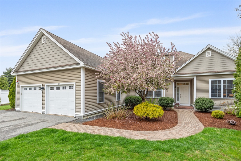 105 Candlewood Ln, Clinton, Massachusetts, 3 Bedrooms Bedrooms, 7 Rooms Rooms,3 BathroomsBathrooms,Residential,For Sale,Candlewood Ln,73371593