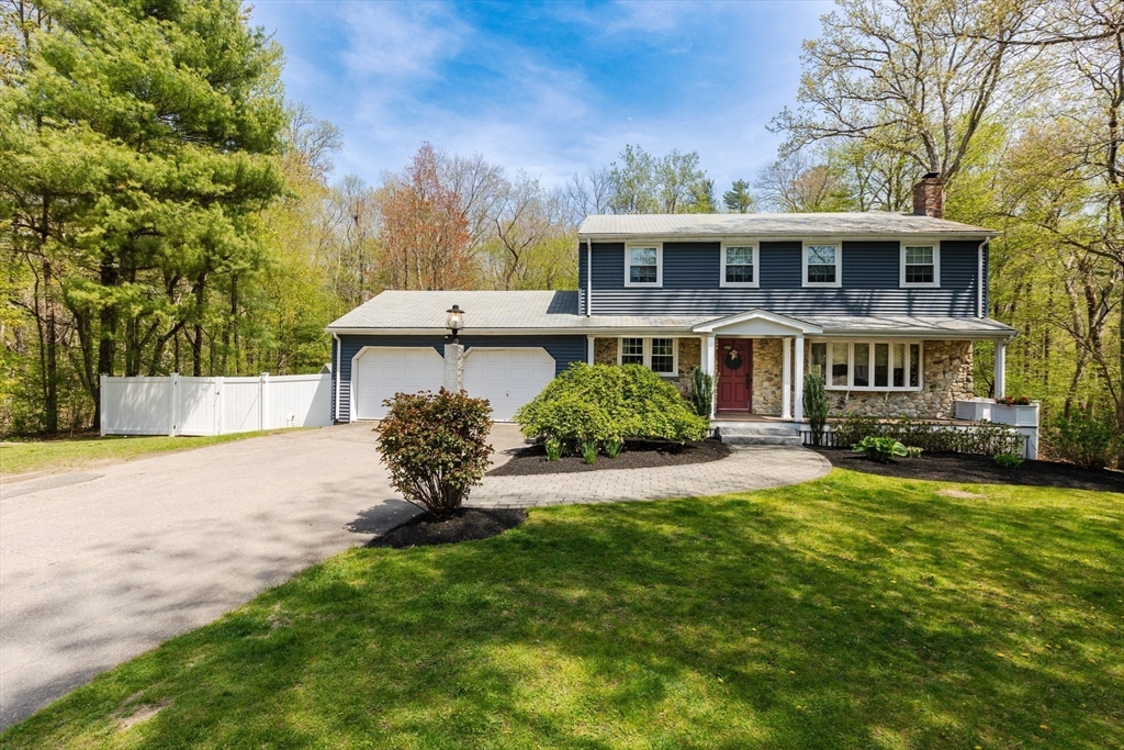 32 Deborah Lee, Easton, Massachusetts, 4 Bedrooms Bedrooms, 9 Rooms Rooms,2.5 BathroomsBathrooms,Residential,For Sale,Deborah Lee,73371609