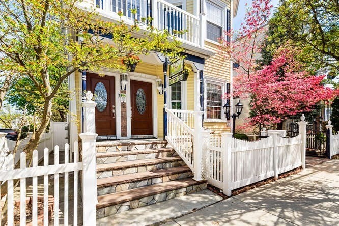 65 Malden St, Everett, Massachusetts, 8 Bedrooms Bedrooms, 18 Rooms Rooms,4.5 BathroomsBathrooms,Residential Income,For Sale,Malden St,73371623