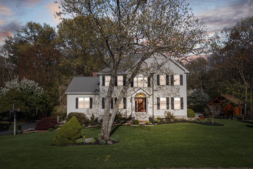 8 Hickory Drive, Medway, Massachusetts, 4 Bedrooms Bedrooms, 11 Rooms Rooms,2.5 BathroomsBathrooms,Residential,For Sale,Hickory Drive,73371587