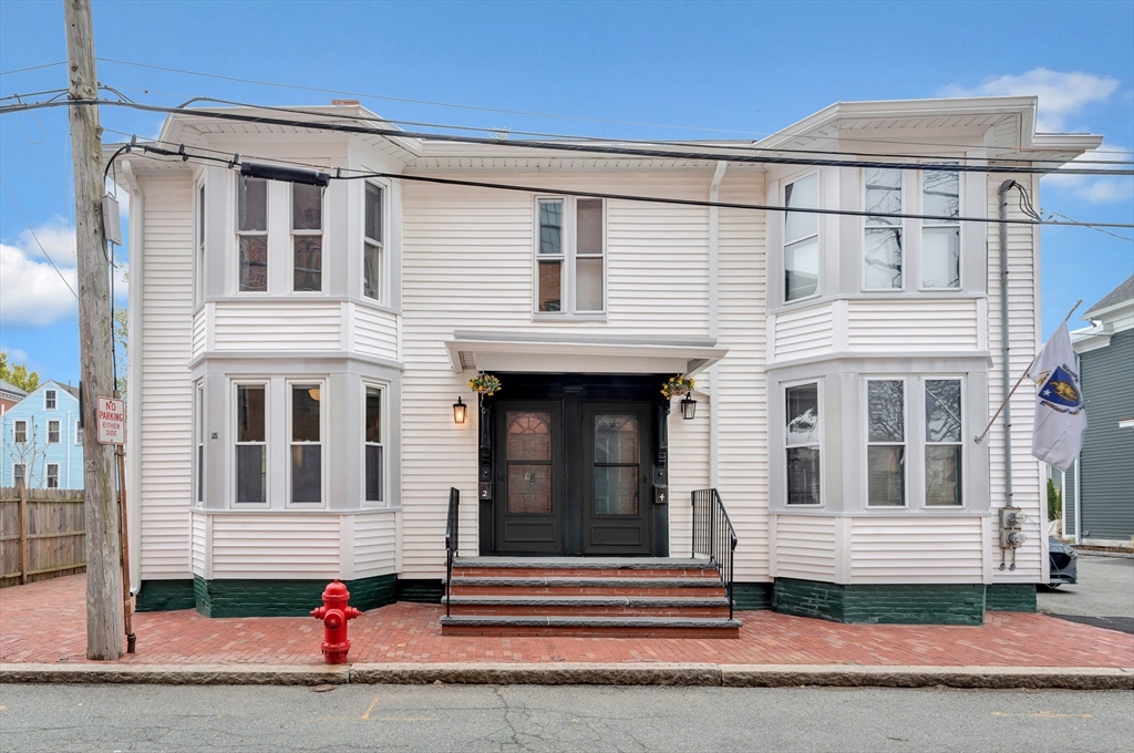 2 Prince Pl, Newburyport, Massachusetts, 3 Bedrooms Bedrooms, 7 Rooms Rooms,1.5 BathroomsBathrooms,Residential,For Sale,Prince Pl,73371729
