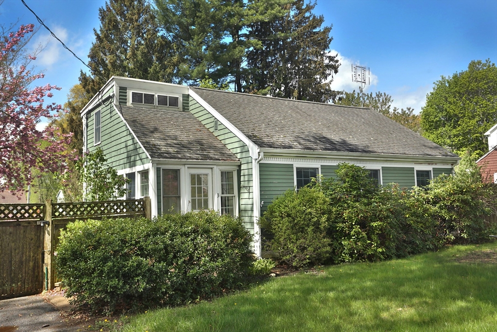 3 Norman Ave, Newburyport, Massachusetts, 3 Bedrooms Bedrooms, 6 Rooms Rooms,1 BathroomBathrooms,Residential,For Sale,Norman Ave,73371709
