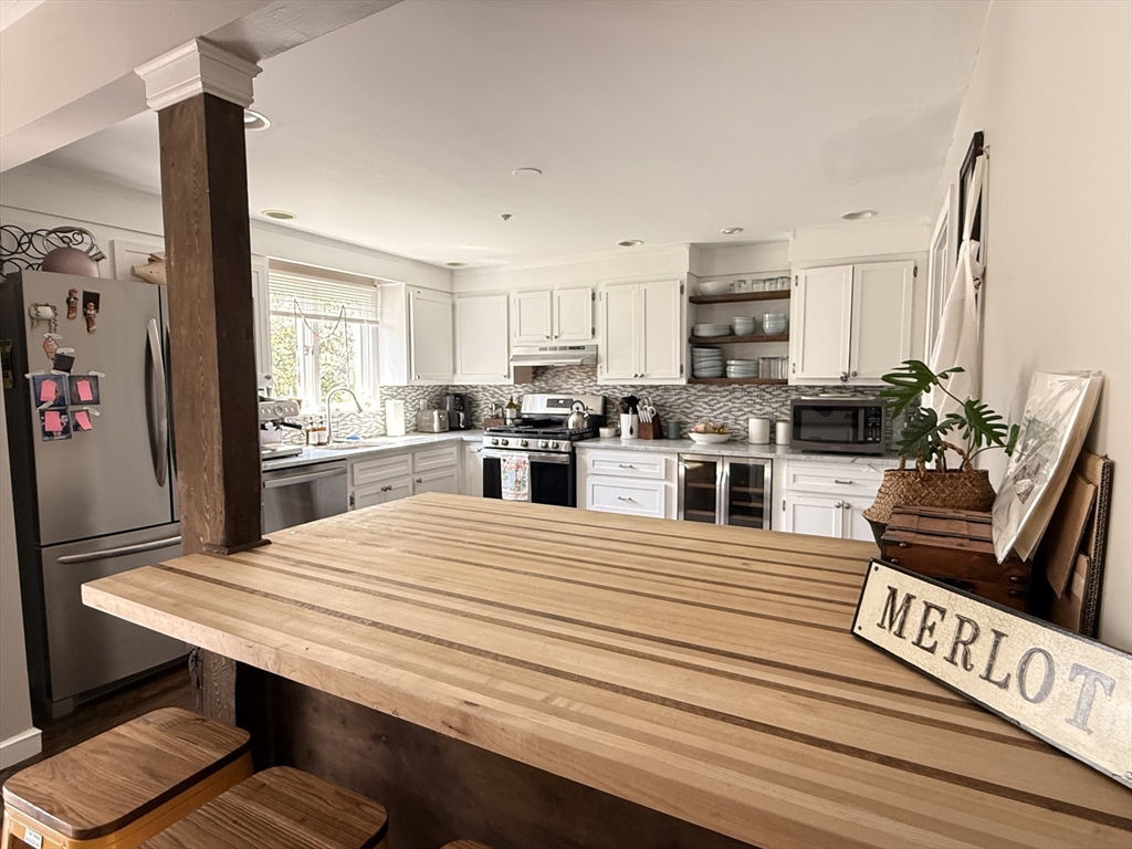 26 Hammond Pond Pkwy, Brookline, Massachusetts, 4 Bedrooms Bedrooms, 7 Rooms Rooms,3.5 BathroomsBathrooms,Residential Lease,For Rent,Hammond Pond Pkwy,73371734