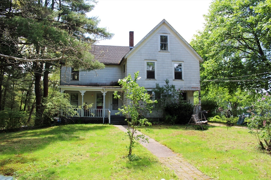 72 Phillips Street, Hanson, Massachusetts, 4 Bedrooms Bedrooms, 9 Rooms Rooms,2 BathroomsBathrooms,Residential Income,For Sale,Phillips Street,73371741
