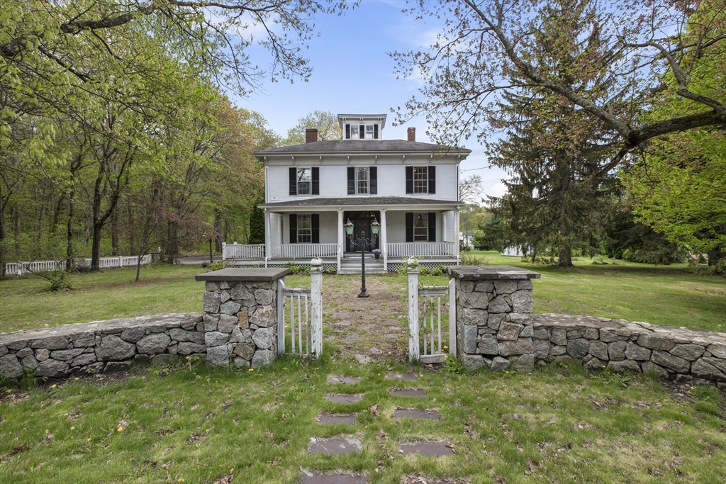 121 Main St, Medway, Massachusetts, 5 Bedrooms Bedrooms, 12 Rooms Rooms,2.5 BathroomsBathrooms,Residential,For Sale,Main St,73371745