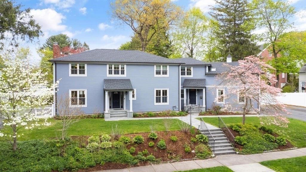 150 Country Club Rd, Newton, Massachusetts, 6 Bedrooms Bedrooms, 11 Rooms Rooms,5 BathroomsBathrooms,Residential Lease,For Rent,Country Club Rd,73371787