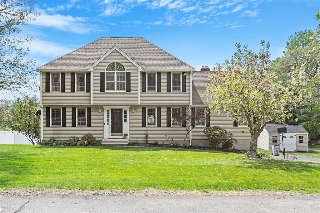 33 Oak St, Grafton, Massachusetts, 4 Bedrooms Bedrooms, 8 Rooms Rooms,2.5 BathroomsBathrooms,Residential,For Sale,Oak St,73365979