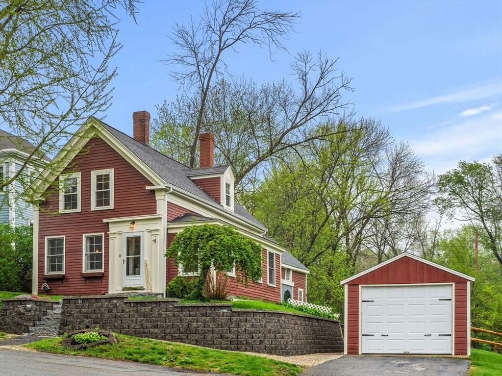 11 S Pleasant St, Merrimac, Massachusetts, 3 Bedrooms Bedrooms, 8 Rooms Rooms,1.5 BathroomsBathrooms,Residential,For Sale,S Pleasant St,73371699