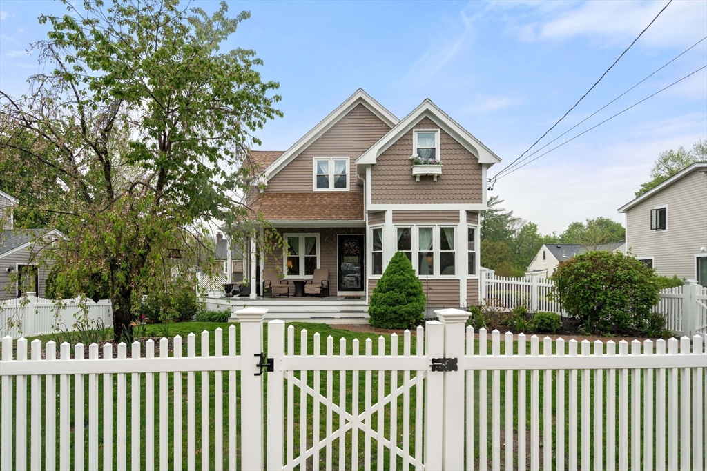 137 Pond, Westwood, Massachusetts, 3 Bedrooms Bedrooms, 7 Rooms Rooms,2 BathroomsBathrooms,Residential,For Sale,Pond,73371627