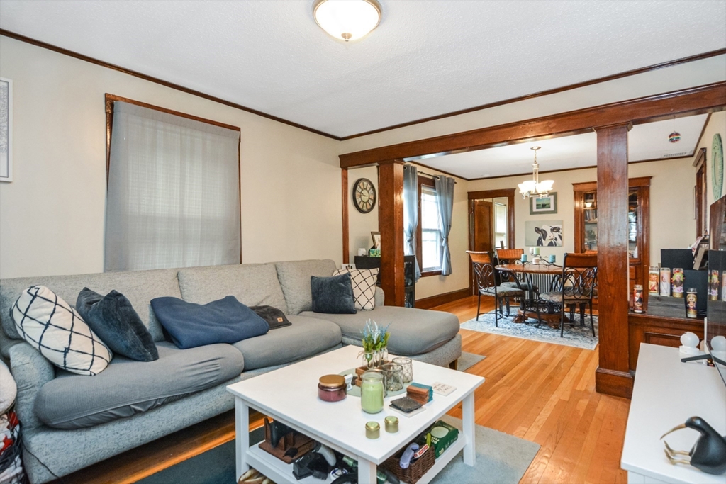 80-82 Willet Street, Quincy, Massachusetts, 5 Bedrooms Bedrooms, 11 Rooms Rooms,2 BathroomsBathrooms,Residential Income,For Sale,Willet Street,73371638