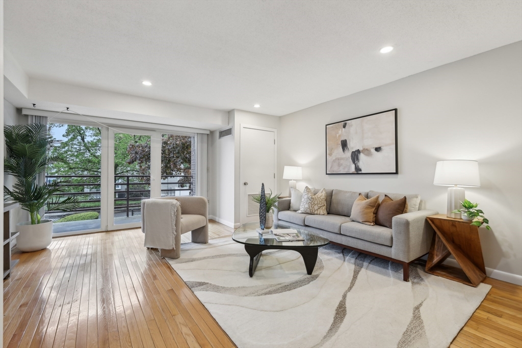 314 Riverside Avenue, Medford, Massachusetts, 2 Bedrooms Bedrooms, 5 Rooms Rooms,1 BathroomBathrooms,Residential,For Sale,Riverside Avenue,73371646