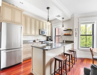 690 Tremont St, Boston, Massachusetts, 2 Bedrooms Bedrooms, 5 Rooms Rooms,1 BathroomBathrooms,Residential,For Sale,Tremont St,73371846