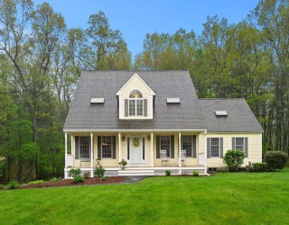 18 Mustang Road, Tyngsborough, Massachusetts, 4 Bedrooms Bedrooms, 8 Rooms Rooms,3.5 BathroomsBathrooms,Residential,For Sale,Mustang Road,73371849