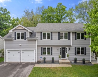 12 Clovelly Lane, Framingham, Massachusetts, 5 Bedrooms Bedrooms, 9 Rooms Rooms,2.5 BathroomsBathrooms,Residential,For Sale,Clovelly Lane,73371851