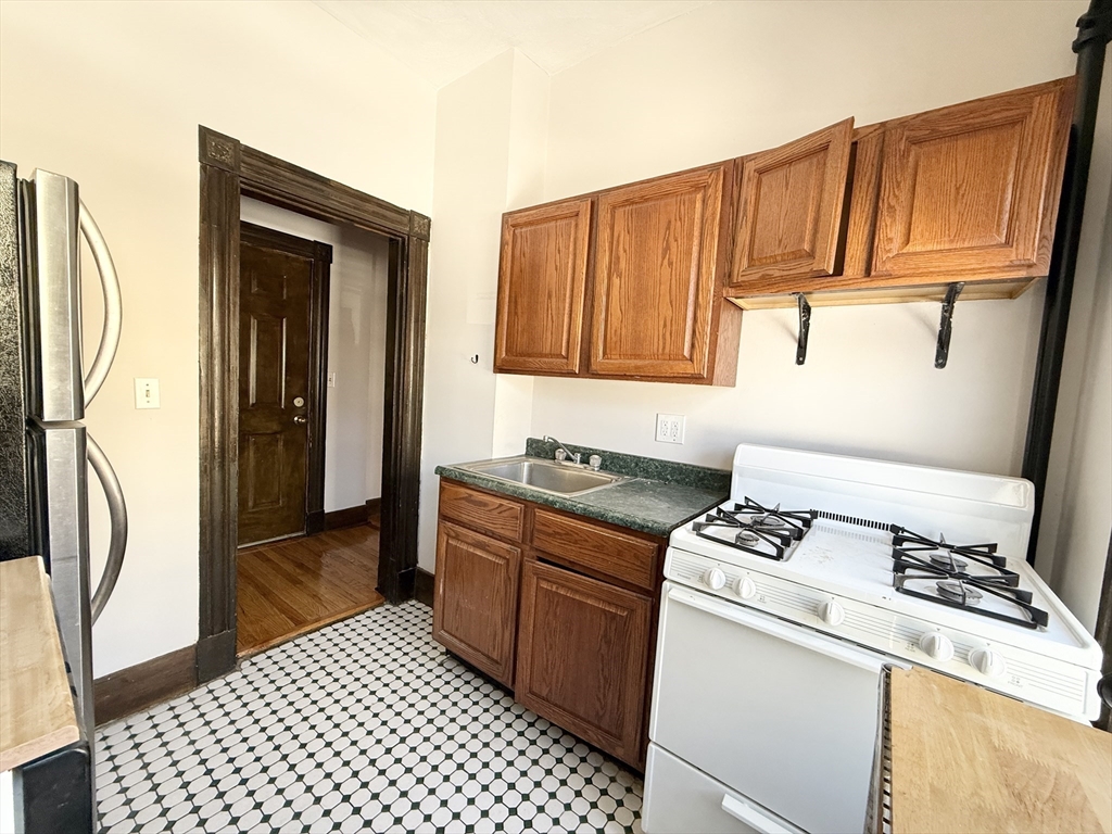 112 Allston, Boston, Massachusetts, 2 Bedrooms Bedrooms, 4 Rooms Rooms,1 BathroomBathrooms,Residential Lease,For Rent,Allston,73371861