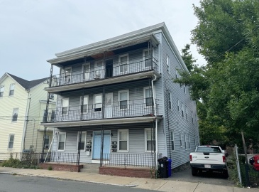 17 Hubbard St, Malden, Massachusetts, 12 Bedrooms Bedrooms, 24 Rooms Rooms,6 BathroomsBathrooms,Residential Income,For Sale,Hubbard St,73371958